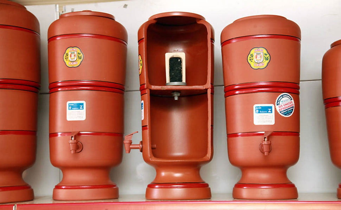 Filtro de barro segue entre os métodos mais eficientes de purificação de água, apontam estudos