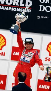 Ayrton Senna é oficialmente reconhecido como Herói da Pátria